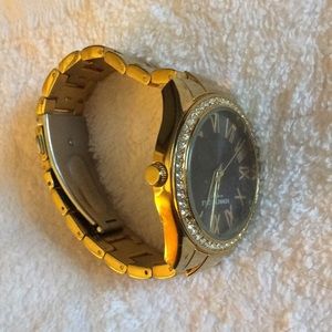 Kenneth Cole gold use watch
